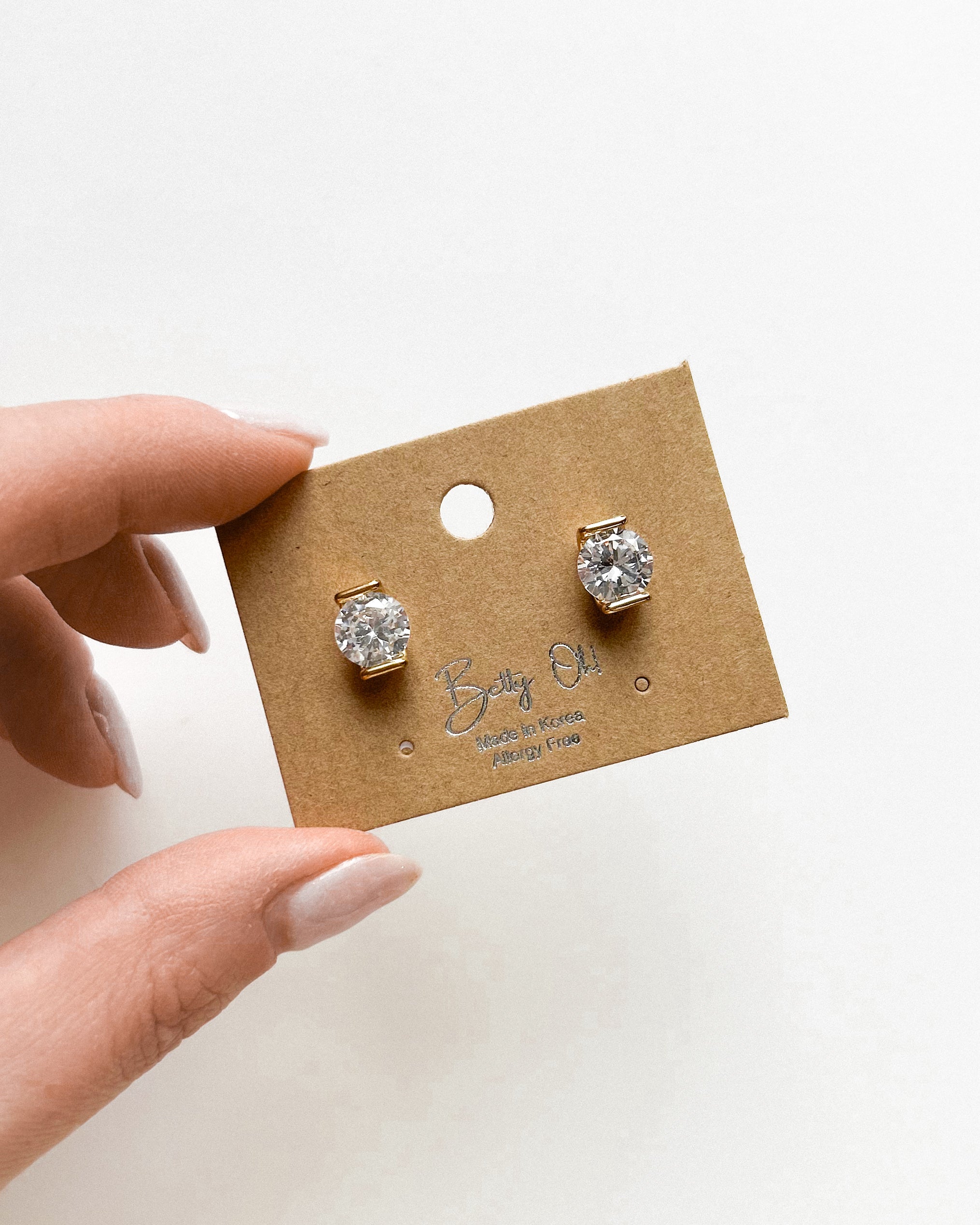 Diamond Stud Earrings [gold]