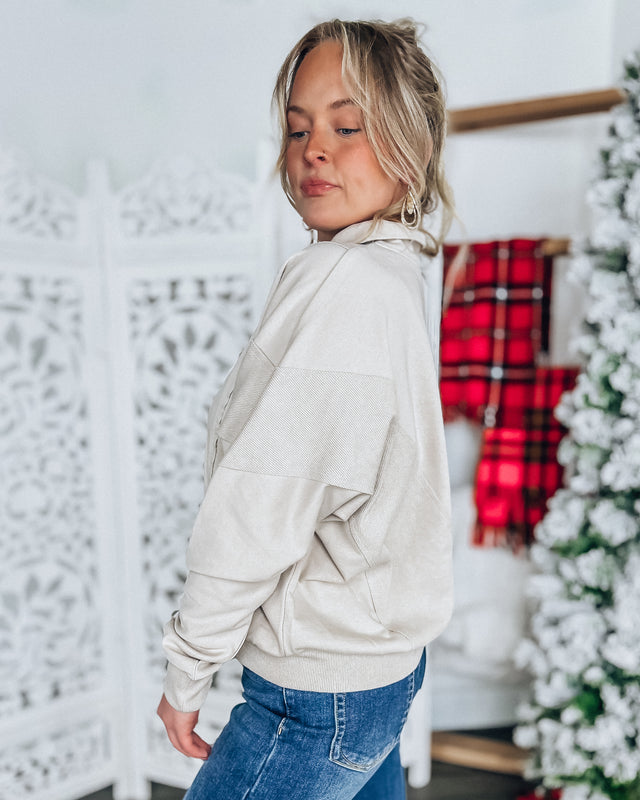 The Lounge Room Button Top [oat]