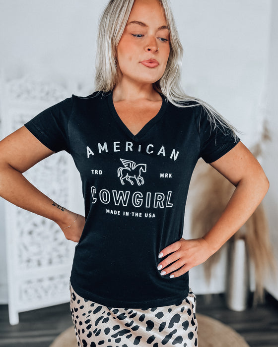 American Cowgirl V-Neck Tee [black]