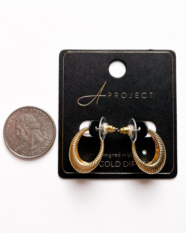 Small Ribbed Hoop Earrings [gold]