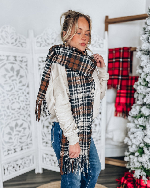 Soft Knit Plaid Scarf With Fringe Detail [blk/brown]