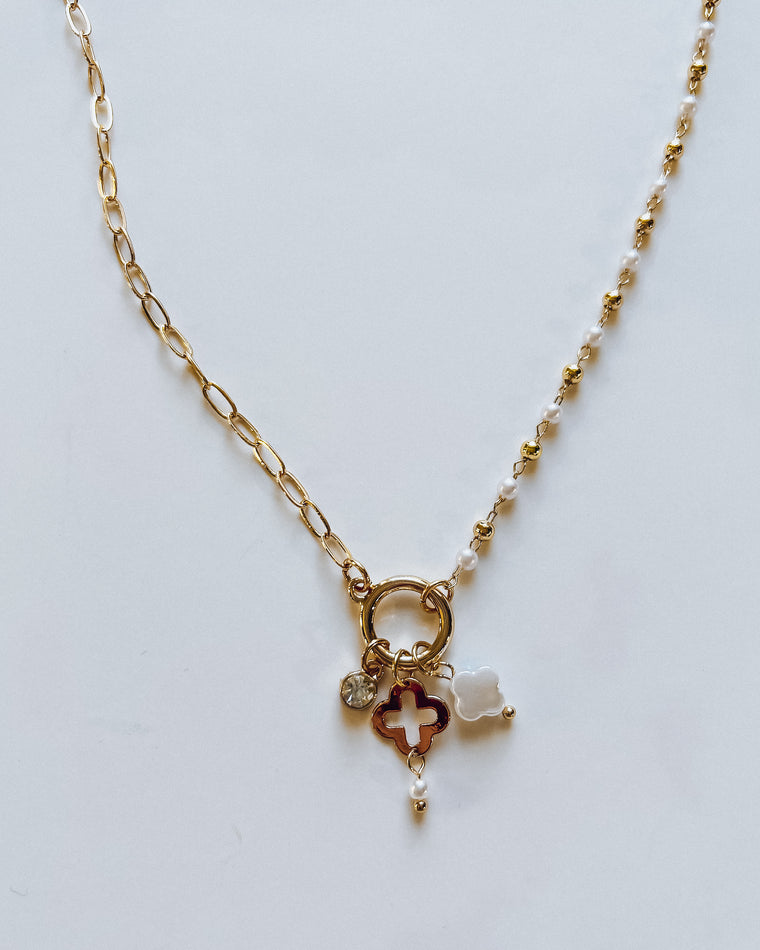 Pearl Clover Charm Necklace [gold]