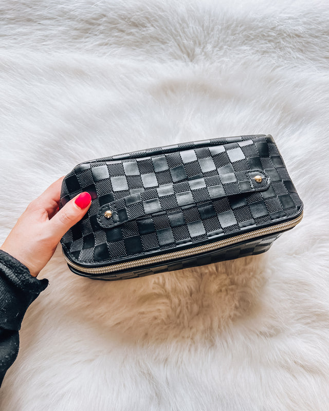 Flat Lay Checkered Cosmetic Bag [black]