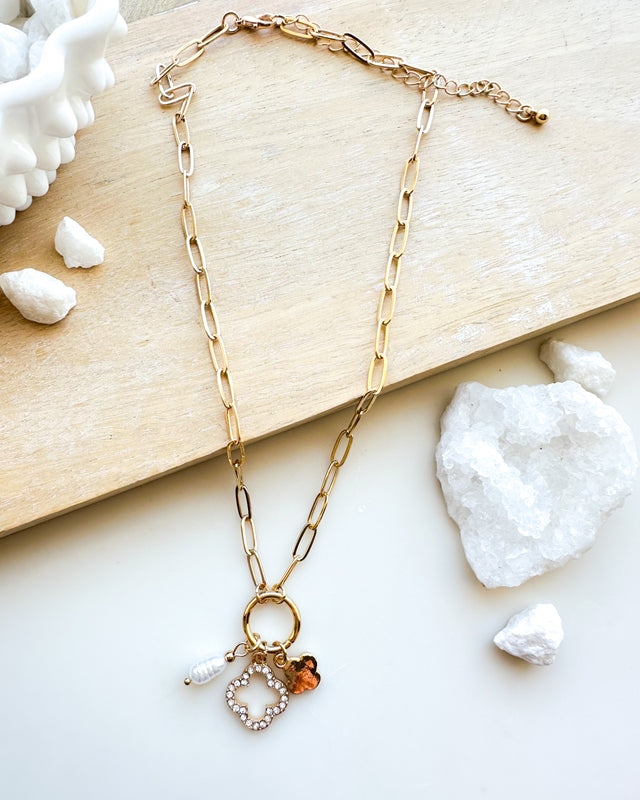 Clovers & Pearls Paper Clip Necklace [gold]