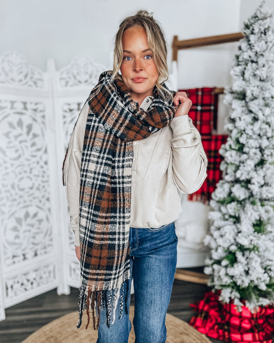 Soft Knit Plaid Scarf With Fringe Detail [blk/brown]