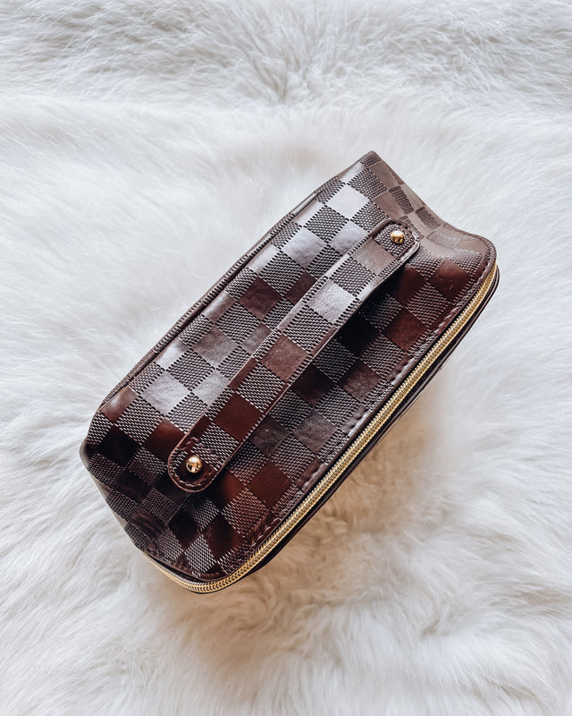 Flat Lay Checkered Cosmetic Bag [brown]