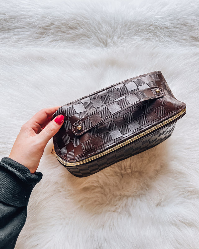 Flat Lay Checkered Cosmetic Bag [brown]