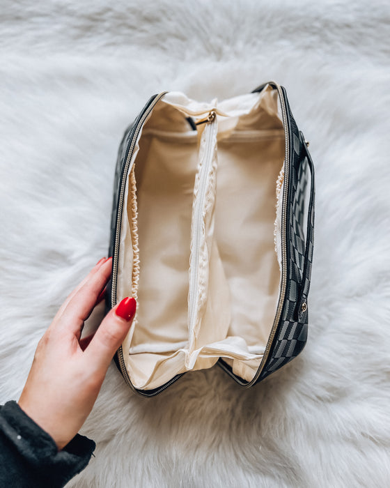 Flat Lay Checkered Cosmetic Bag [black]